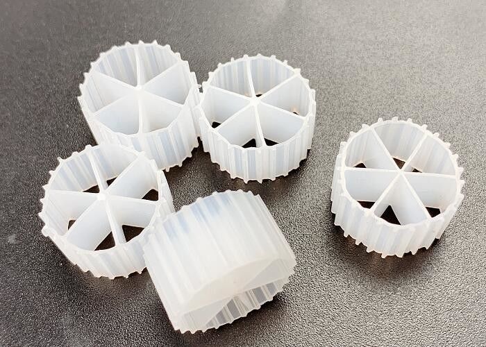 PE04 बड़ा सतह क्षेत्र सफेद रंग एमबीबीआर बायो मीडिया 6 कमरे 800m2/M3